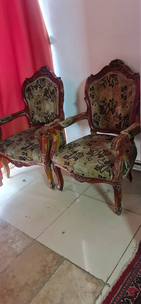 تخم ١٠ مقاعد ستيل نظيف مخزون استعمال بسيط مع
ميز جام وسط 
 و٣ طبلات بحاله جيده جدا 

السعر ٥٠٠ 

بغداد .الكرخ 

 ***********

