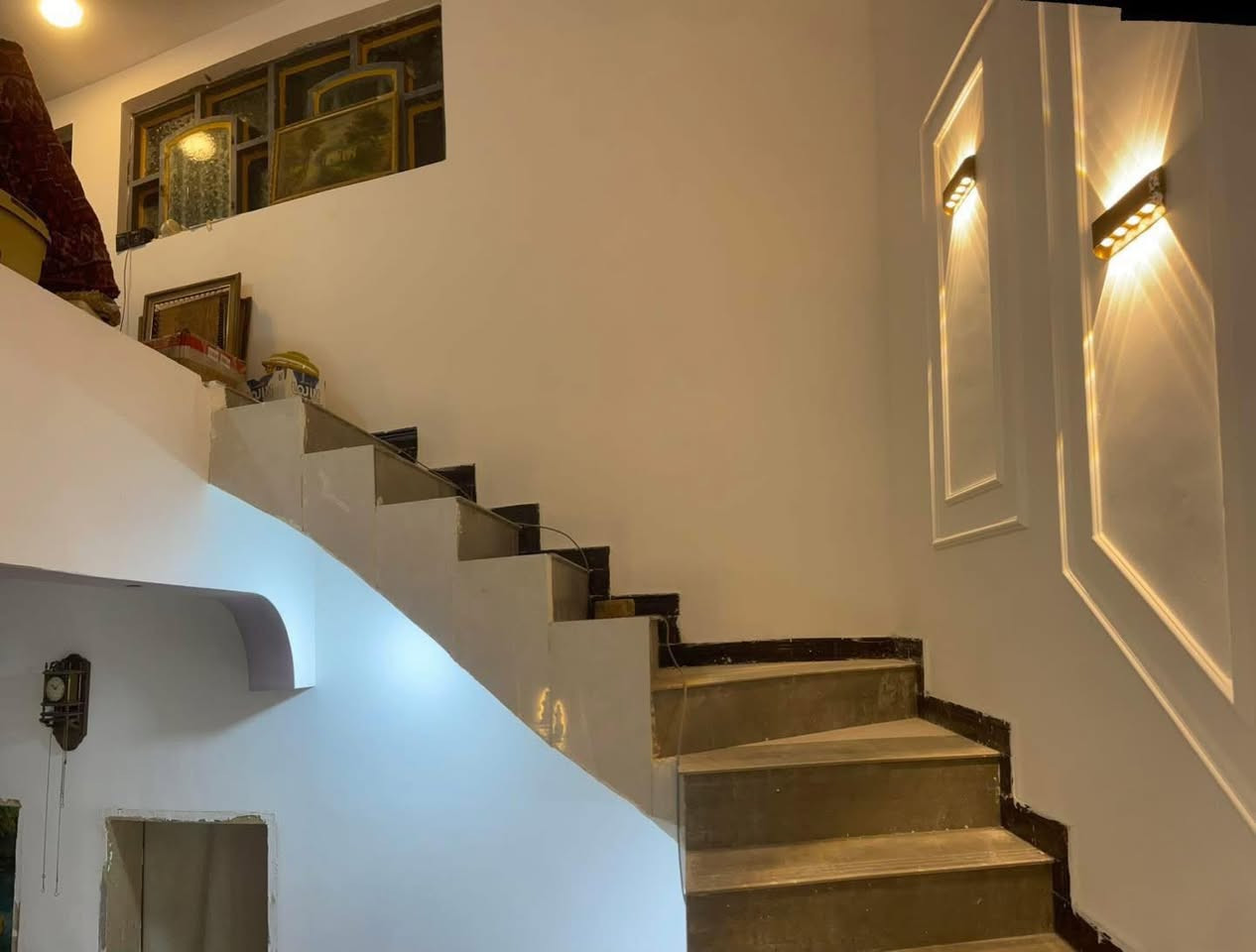 . دار للبيع حي النفط الزراعي جهة دكتور احمد مطر 

 المساحه (200) متر واجه 10 ونزال 20 سنة البناء 2025

بناء حديث  السقف اعكاده  طابق واحد 

غرفتين. وصاله واستقبال مطبخ ومجمع صحي داخلي وخارجي 

السعر (90) 

للاستفسار الاتصال ع الرقم (***********)
