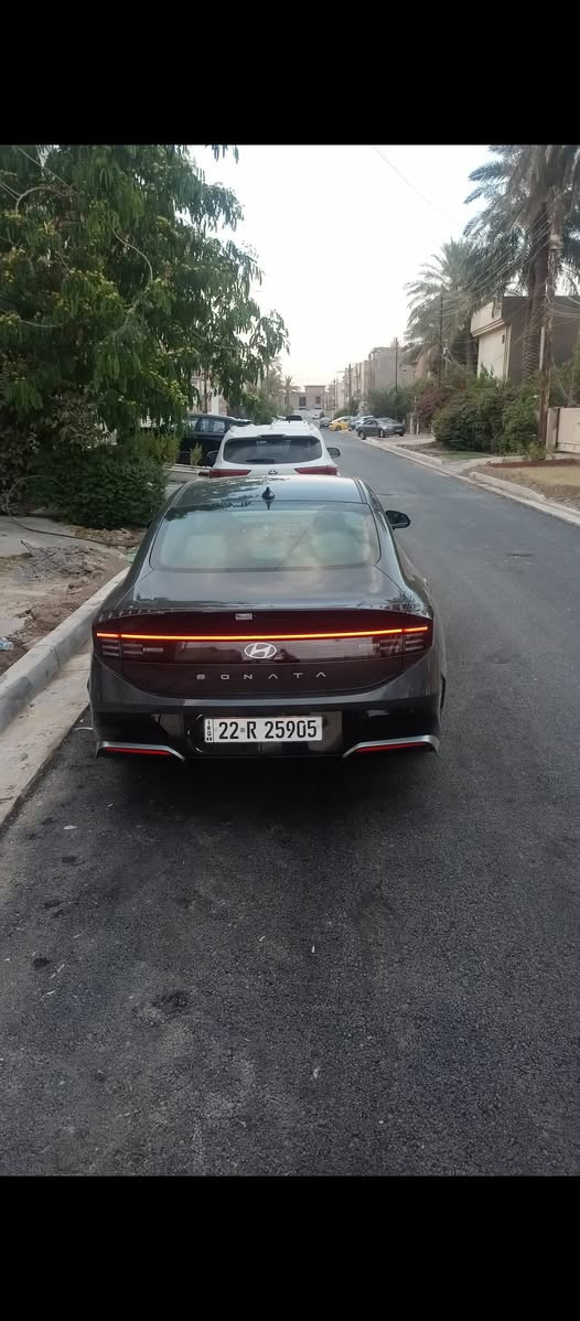 سلام عليكم للبيع هيونداي سوناتا 2025 وراد امريكي مكفول كفاله عامة من كلشي من البارد والفتح والصبغ سياره كلش جديدة ماشيه 14 دخول جديد السياره رقم اربيل تريد تحويل او وكالة فول عدى الفتحة
بصمة
كشن كهرباء 
تبريد منفصل 
داخل ابيض
شاشة متصله
رادرات 360 درجة
اوتو هولد
داريف مود
جامات اوتو
وبعد بيه مواصفات سياره مال بيت ومصاؤله عندي فتره قصيره كلش جديدة 
السعر 197 وبيه مجال 
مكاني بغداد حي الخضراء
***********
سلام عليكم للبيع هيونداي سوناتا 2025 وراد امريكي مكفول كفاله عامة من كلشي من البارد والفتح والصبغ سياره كلش جديدة ماشيه 14 دخول جديد السياره رقم اربيل تريد تحويل او وكالة فول عدى الفتحة
