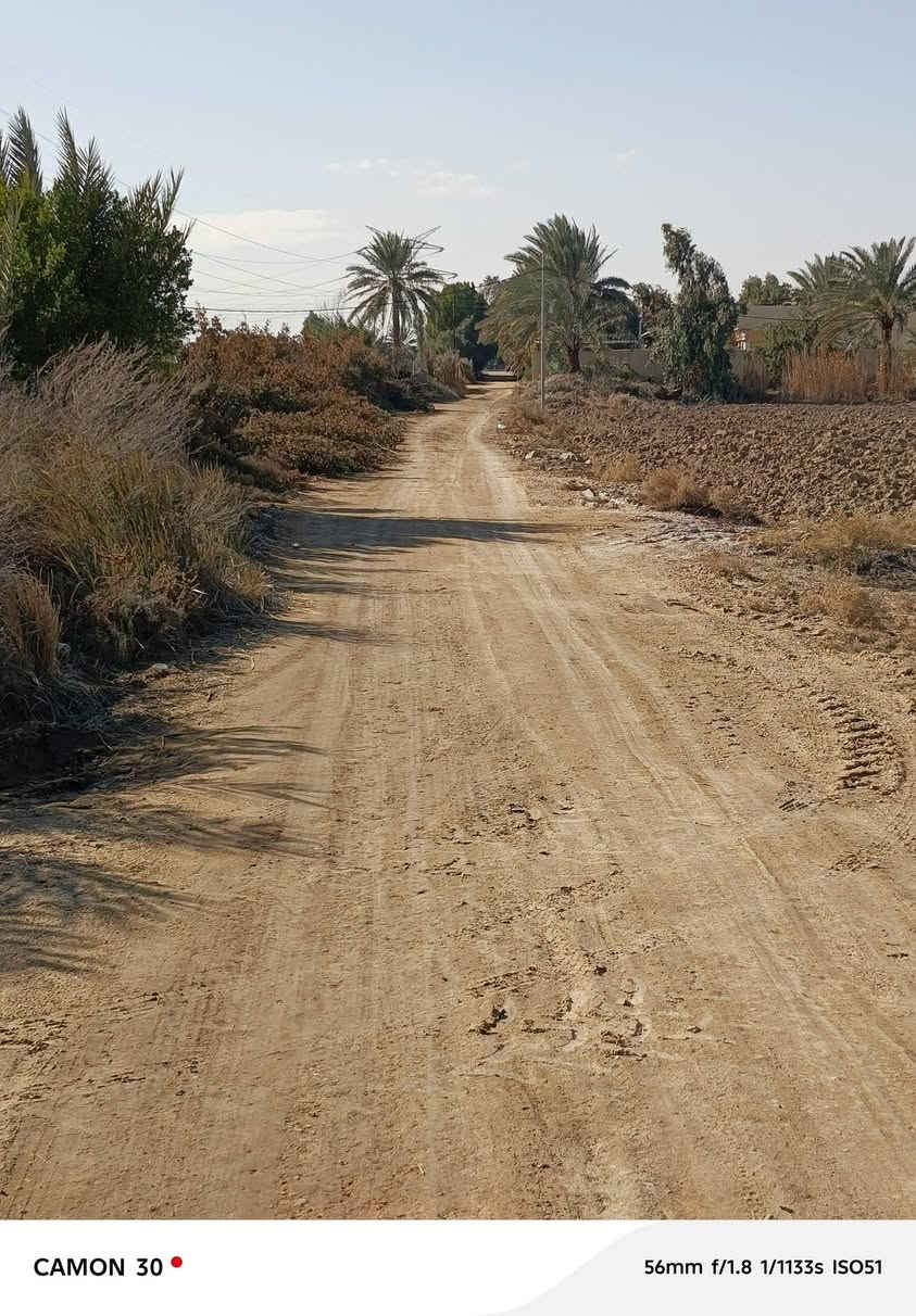 السلام عليكم  كاع    للبيع مكاني باب الكفل المراديه ***********تبعد عن الشارع 200متر
