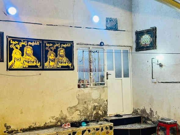 السلام عليكم
دار البيع في منطقه حيى الغدير شارع عشرين مساحه 200متر جاهز البيت باقي ع استلام الطابو من دائره التسجيل العقاري  يحتوي ع غرفه عدد اثنين صاله طول 7متر ×4 مطبخ حار وبارد استقبال طول 6متر×4/5 كراج سياره  حديقه  كهرباء مأسس درجه أولى متوسط بين مدرستين متوسطه الورود البنات ومدرسه عزيزه الحسين الابتدائيه 
ملاحضه/ والجار تعجز منهم واني خسرت جيران ماكو منهم يشهد الله 
السعر 170 مليون قابل التفاوض 
*********** أبو فدك
