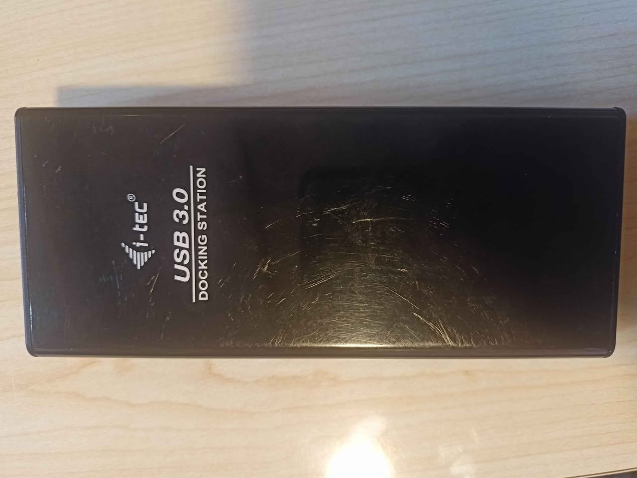 قاعدة شحن لأجهزة الكمبيوتر المحمول (Laptop Docking Station) من شركة i-tec.

تُستخدم هذه القاعدة بشكل أساسي لتحويل الكمبيوتر المحمول (اللابتوب) إلى محطة عمل متكاملة عن طريق توصيل سلك واحد فقط بالكمبيوتر. تتيح لك القاعدة توسيع منافذ اللابتوب المحدودة وتوصيل العديد من الأجهزة والملحقات الإضافية في نفس الوقت
مع خاصية توصيل شاشات عدد 2

السعر 35 الف يشمل التوصيل لكل محافظات العراق... موصل, نينوى


**إذا كنت صاحب هذا الإعلان وتريد حذفه لأي سبب، رجاءا أرسل رسالة إلى الدعم الفني**