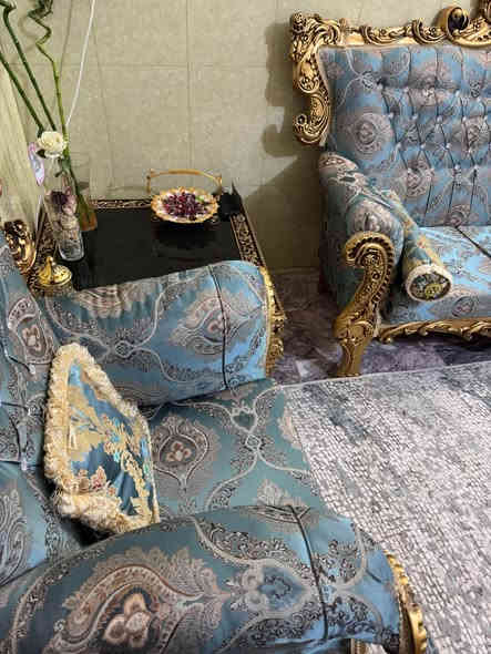 تخم ملكي اخو الجديد مستعمل شهرين
قنفات كبار 2 ام 3 نفرات
قنفة وحده ام نفرين
كراسي 2
ميز كبير واحد 80x80
طبلات ثنين صغيرات
السعر 750 المكان كربلاء حي المعملچي
*********** كربلاء
