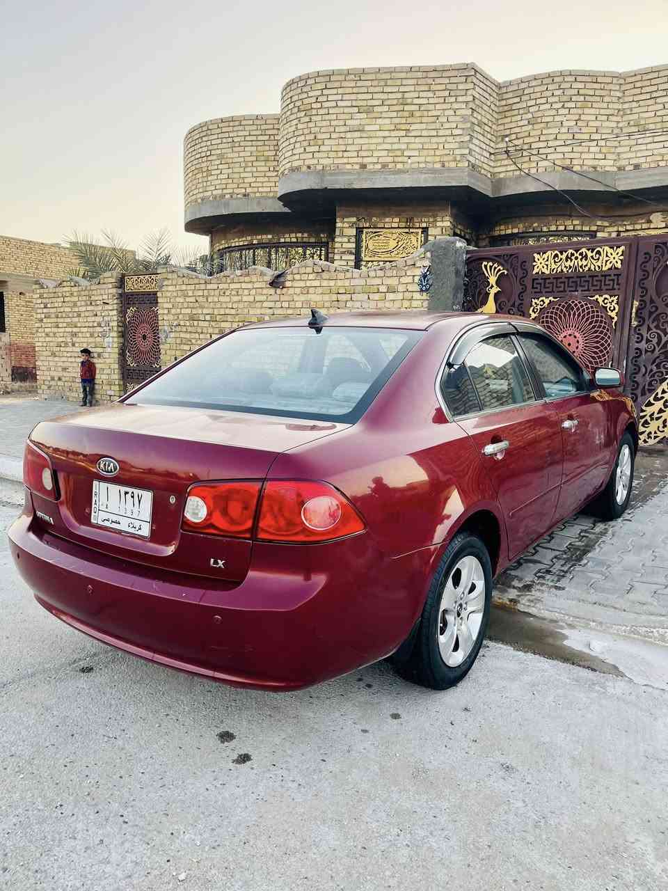 السلام عليكم كيه اوبتمه امريكي مكينه 2400 دوش 
بيهاا جامل وبنيد رش بدون دواخل 
السياره جاهزه من حداديه تخم تاير ويل كب 
السعر 85 وبيهاا مجال 
العنوان بابل شوملي *********** 
***********
