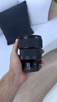عدسة 85مم • فتحة f1.4 • توصيل مجاني