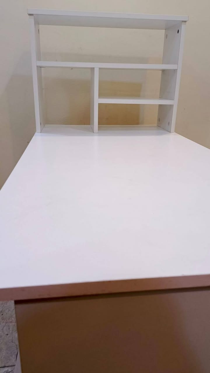 للبيع ميز مكتبة مستعمل نظيف جداد مابي اي اضرار تركي المنشأ
ب١٨٥ وبي مجال...مكاني الكرادة ***********
