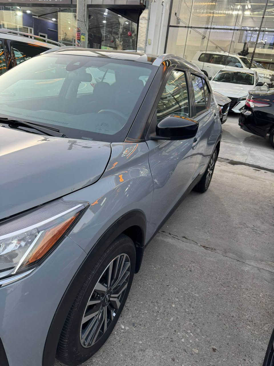 NISSAN KICKS SV 2023 

چیمەنتۆیی بیلاد سەقف ڕەش 
بێ بۆیاخ 
یەک پەلە سارد بە بۆنیدەکەوەیەتی لەگەل پەڵەیەک قەڵەم کاری بچوک
ئێرباگ بیلادی دانراوەتەوە
20,000 مایل ڕۆیشتوە 
سەیارەکە بێ قۆپو شوختە
هیچ مەسرەفی تێدا نیە
هیچ گڵۆپێک لەدەشبول ئیش ناکات
هەموو شتێکی بەشەرت 
زۆربێکێشەیە
*********** السليمانية, العراق
