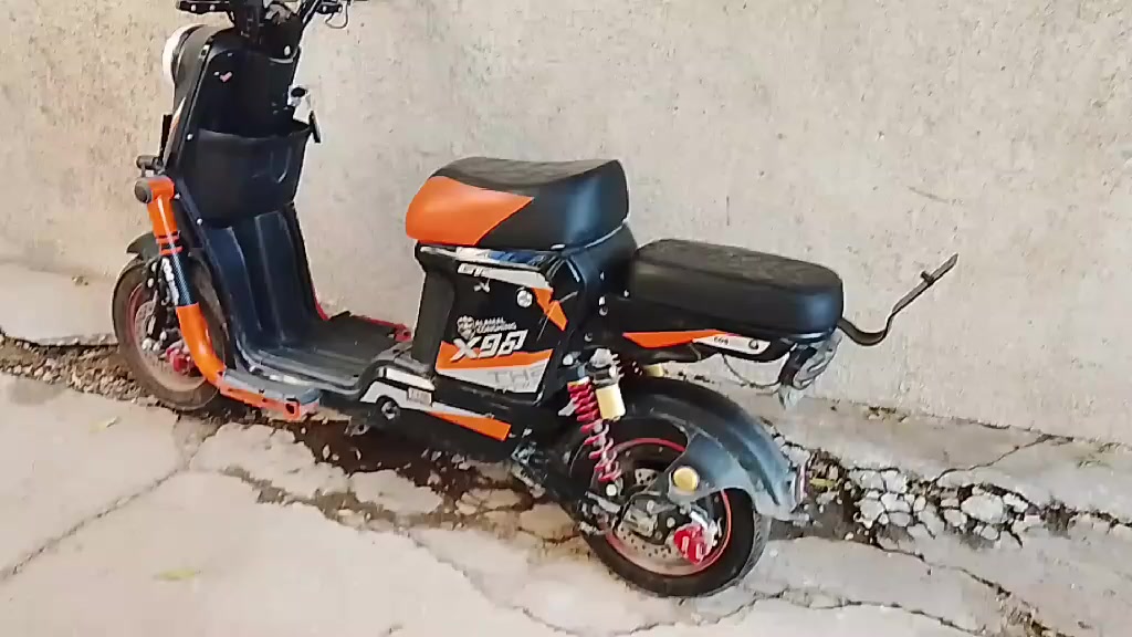 السلام عليكم للبيع دراجة شحن x900دراجة تخبل والله تمشي 70حقيقي 5بطاريت نظام بك اشاير لأيتات زنون بريكات مانع انزلاق دراجة سافرنه وتركناهة وبطارياتهة ثنين منهم عطلن يرادلهن تبديل سعر 400وبيهة مجال عنواني بغداد حي جامعه رقمي ***********
