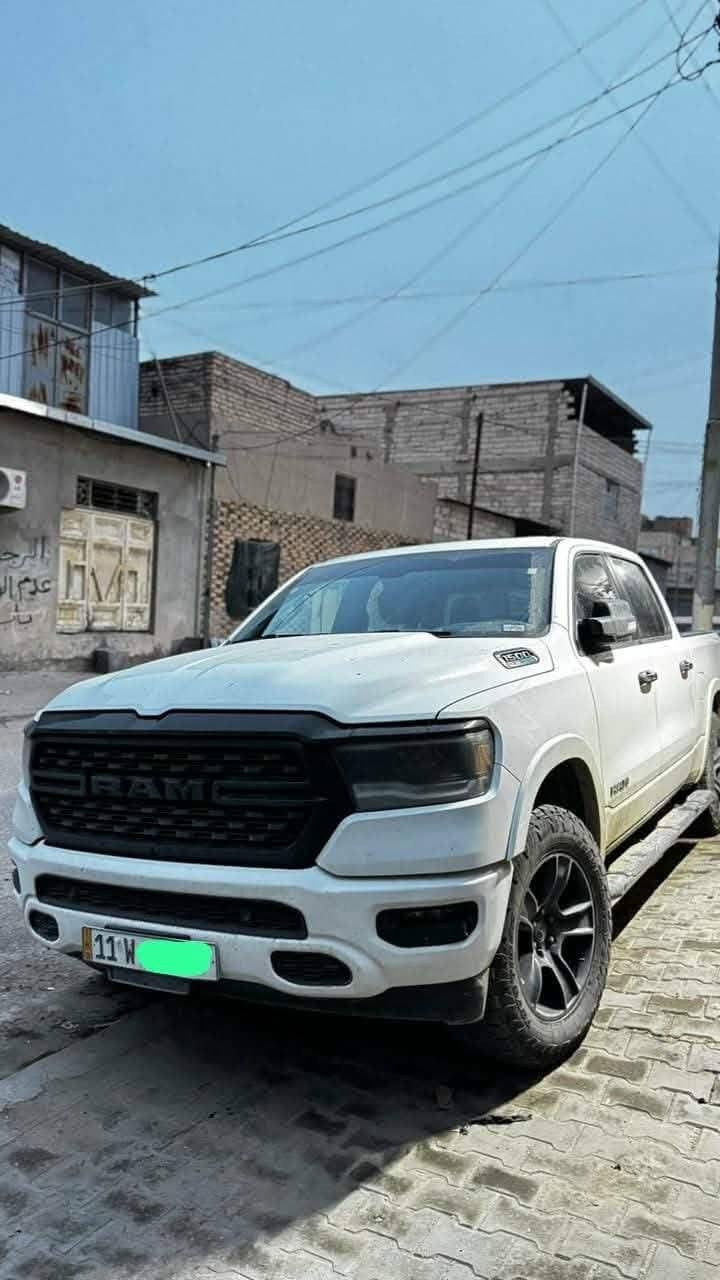 السلام عليكم رام بك هورن فول مواصفات موديل ٢٣ ماشيه ٥٣ الف كيلو 
ضربتها فقط درحجات بدون دواخل 
بصمة 
بانوراما 
شاشة تسلا كبيرة 
فور ويل 
بدي صغير وباب كبير 
توقف ذاتي 
كشنات جلد 
خزنة عدد ٢ 
اطارات جبلية عالية 
محرك وكير جديد 
تبريد قطعتين 
فتحة خلفية كهربائية 
محرك ٥٧٠٠ اي تورك الاقتصادي 
وهواي بيها بعد مواصفات 
السعر ٣٧٠ ثلاث شدات وسبعين مع المجال 
*********** النجف, العراق
