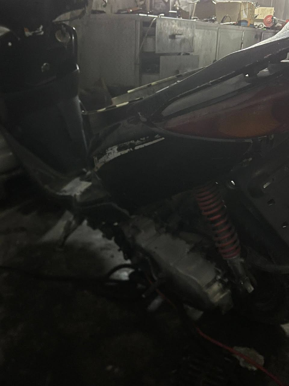 سلام عليكم دراجه بريز شغاله ونضيفه الكشن موجود البجم الامامي موجود غراضه كامله صالنصه جديده دراجه خير من الله قبل شهر مجفته تجيت مضبوط بس خلل بسيط. بس. تكطع ناريه تروح. وتجي عنواني بغداد لكريعات أو كراده ساحه لواثق توواصل*********** ممتواجد عل. فييس وتساب ووتصال بس
