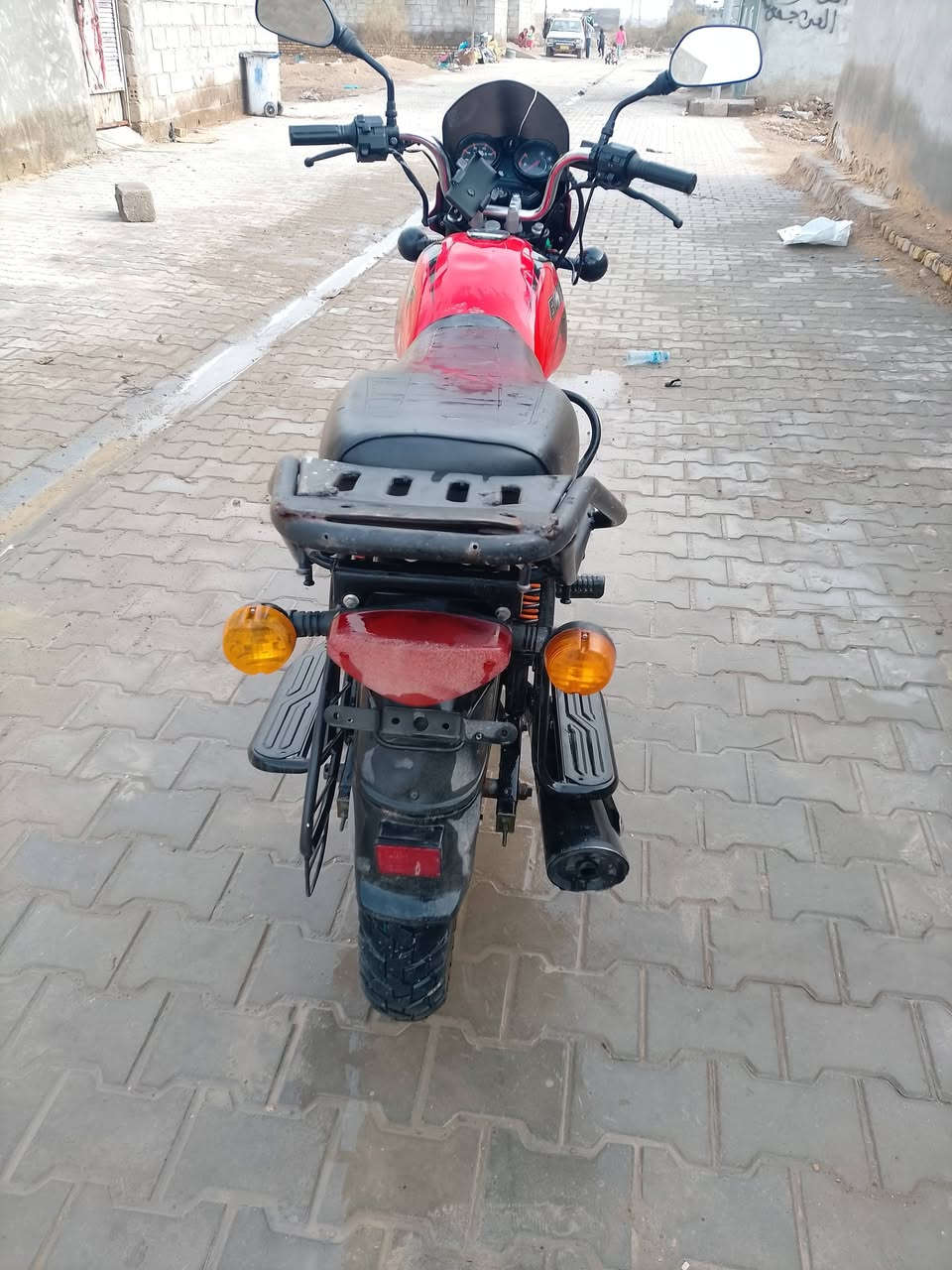 سلام عليكم شباب بوكسر نضيفه مال حجي من شغل ل بيت لوحات انكليزي وين متريد احولك مديل 21 رقم الهاتف ***********
