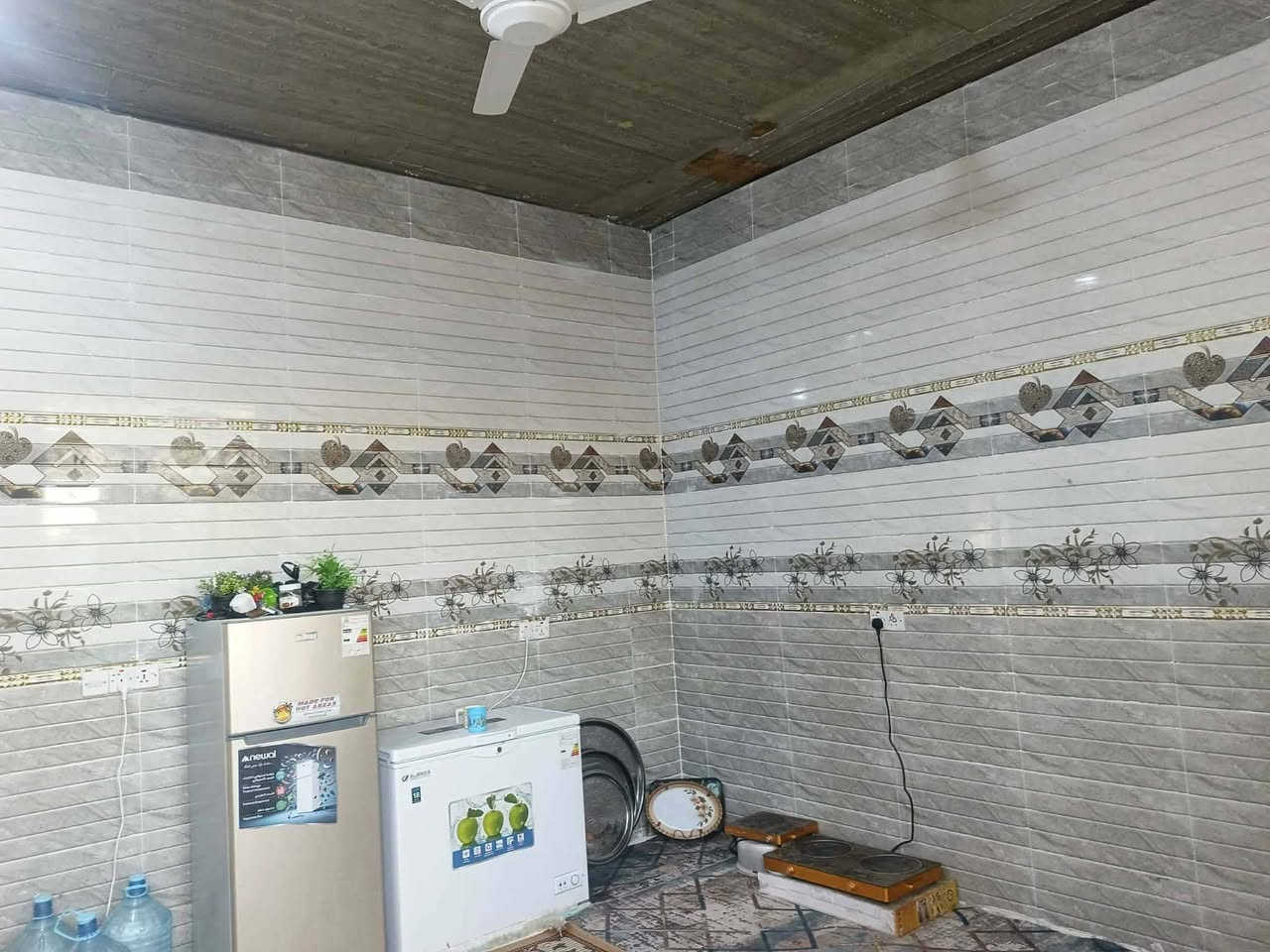 دار زراعي 200م للبيع
مقابل الكناهره رقم الهاتف ***********
