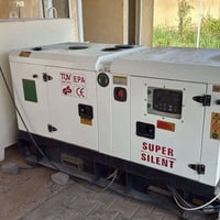 مولدة ٢٥ كي في • ١٠٠ ساعة • خزان كاز