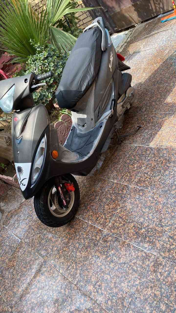 سلام عليكم جي فور للبيع قبل اربع تيام تلعه من الحاويه دراجه جديده على فحص مكينه برغي ما مفتوح بيها كلها شغاله من الطول للطول ما متواجد فيس بس وتساب ونتصال على رصيد سعرها مناسب 700وبيها مجال مستعجل على بيعتها كلش رقمي *********** محتاج وريد ابيعها مستعجل مكاني ناصريه مركز
