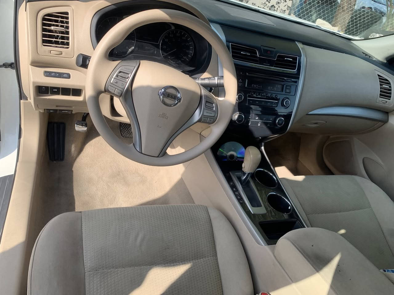 نيسان التما موديل 2014
سياره بيها كلير قطعتين 
وقطعه وحده صبغ 
سياره ماشيه 83كلش جديده
لسعر 123بيع سريع بيها مجال
***********
