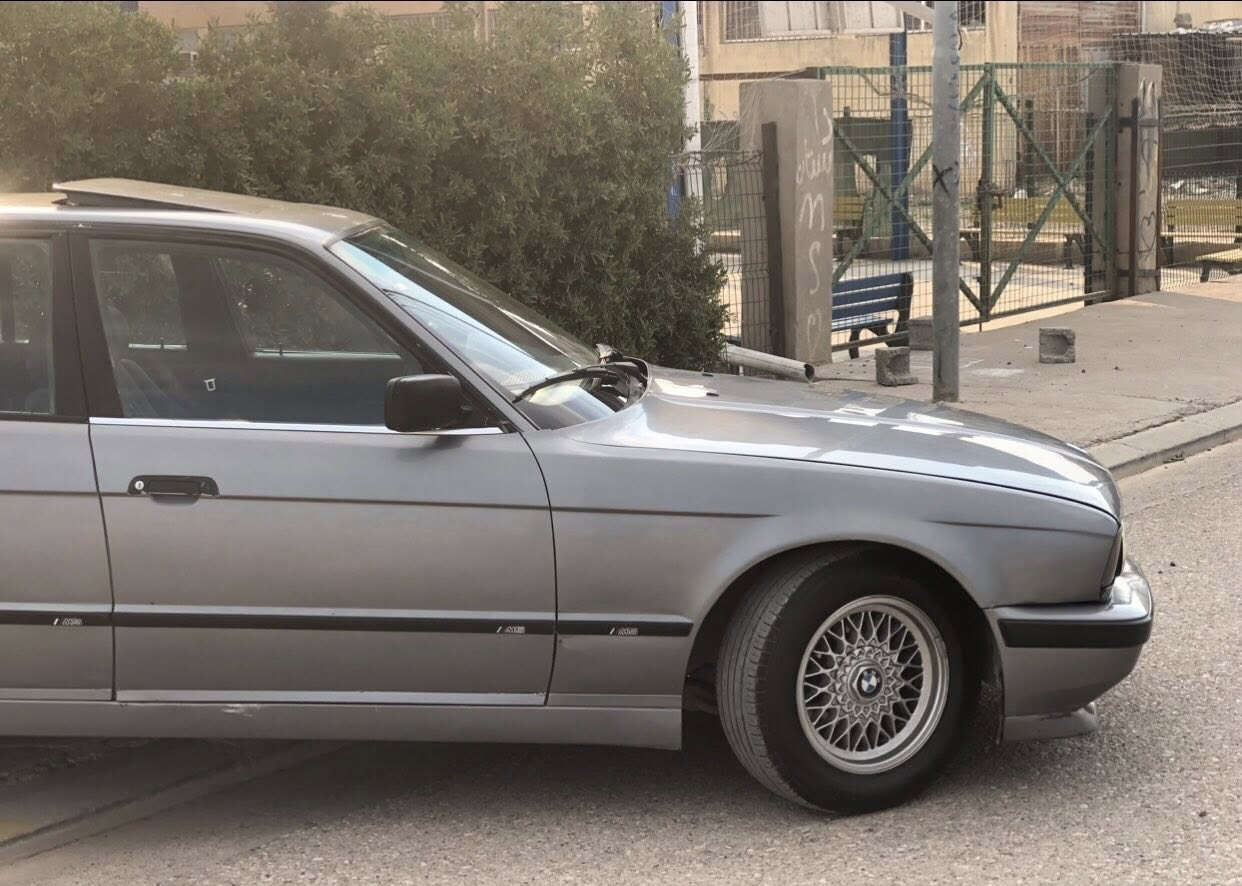 BMW 1991 520i
بي ام دبليو موديل 1991 حجم 520i اصل كير عادي 
كير محرك بشرط تبريد ثلج/ جام كهرباء/ سلايت 
صدر جديد / باتري جديد / تخم تاير جديد 
دعاميات M  لايت حلقه 
صبغ عام للجماليه بجم كبس 
بيها طخه خفيفه جاملغ خلفي جهه السكن 
سياره جاهزه بدون نواقص 
عليها غرامه 480 الف 
السعر 52$ 
مكان السياره اربيل 
***********
