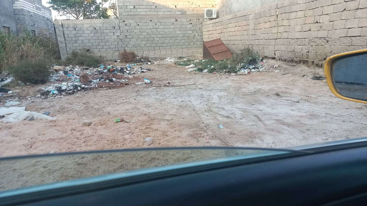 قطعة أرض شارع صقر 200متر  واجهة١٠ ونزل ٢٠ مدفونة القطعة علة طولهة نهر خدمات كاملة ماء كهرباء/سعر ٣٧ /***********
