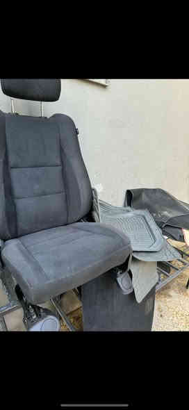 سلام عليكم 
كشنات كامله 
دورنكو 2023 
نضافه 100 بل 100 
سعر 350 دولار 
مكاني موصل عندي توصيل 
طخم ابيع  كامل 
***********
