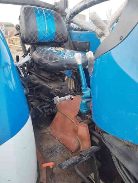 السلام عليكم 

للبيع مكينه نيو هولند حجم 80 موديل 
2014 رقم واسط 
العنوان واسط النعمانية ***********
***********
***********
