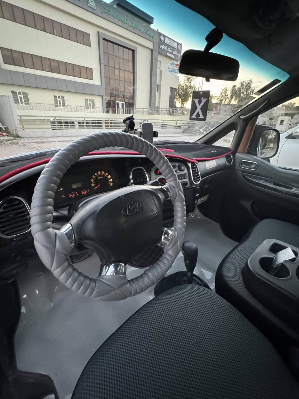 ستاركس مسكر اوتوماتيك 2007 سياحي 
بيها فقط جاملغ خلف سايق كلير بدون ضربه شرط الفحص صوره سونر مرفق بالمنشور / شواصي بلاد بدون تعمير ع وضع شركه / تخم تاير جديد / تبريد تدفئه بشرط /دوشمه جديد / سنويه لحد 2028 / مصفره هيئه وغرامات/ درع امامي وخلفي / سيبايه طياري / دوسات / شاشه ايباد / سياره جاهزه من الاخير بالواقع احلى من الصور 
السعر 92 وبيها مجال 
مكاني ديالى / خانقين
***********
