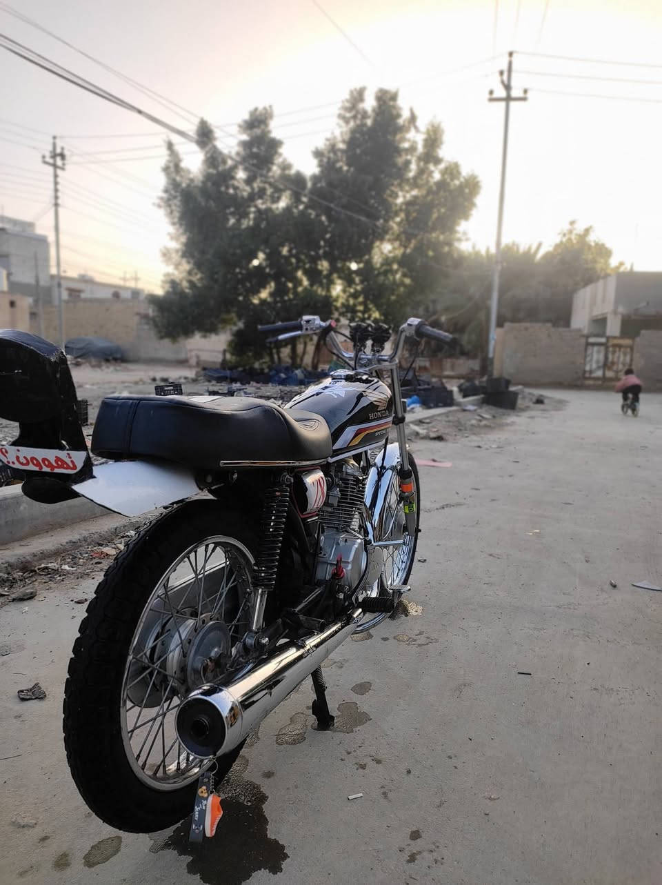 سلام عليكم دراجه للبيع نصبتهه كلش حلوه مفتوحه بس بوشه وبستم كهرباياتهه ككلهه شغاله  والسعر 550 وبيهه مجال مكان غراغ والتسفسار *********** بي واتساب 👋🏻🌷
