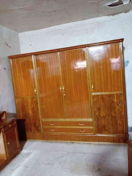 يالله 
غرفة نوم 4ابواب صاج تسكام
جدا نضيفة   
الضهر جرجوبة براغي 
غرفة ناعمة وحلوه  ونضيفة 
السعر 450 
للاستفسار 
***********
*********** وتساب 
يوجد خدمة شد ونقل   بكروه 
العنوان حلة ناحية ابو غرق
