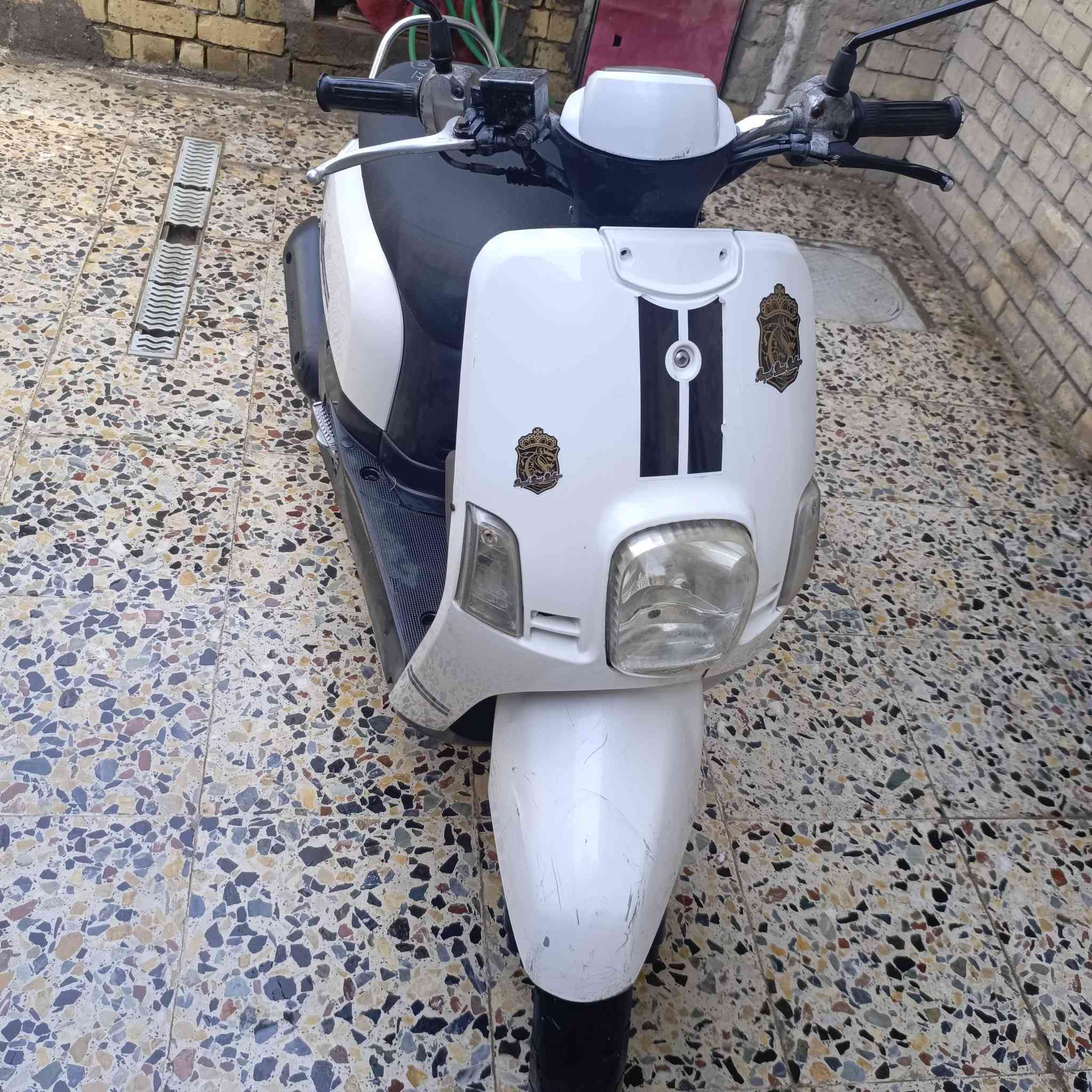 سلام عليكم دراجة ماكس بوليس للبيع
دراجه مال رمبه وصله موجود ومستعجل على بيعته
محرك مكفول كفرات بلاديه تشتغل نكره سلف كهربائيات كله شغاله دراجه خير من الله  اوراق كامله ومنفيس سعر 650 وبيه مجال مكاني بغداد زيونه دريم ستي ***********
