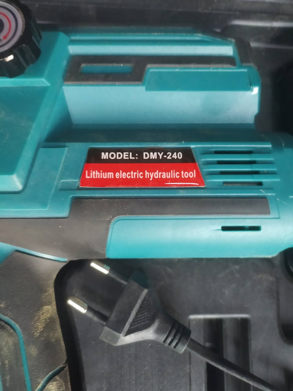 كابسة ترامل من ١٦ الى ٣٠٠ استعمال جدا قليل السعر ٢٥٠ تواصل عبر الصفحه او ***********
