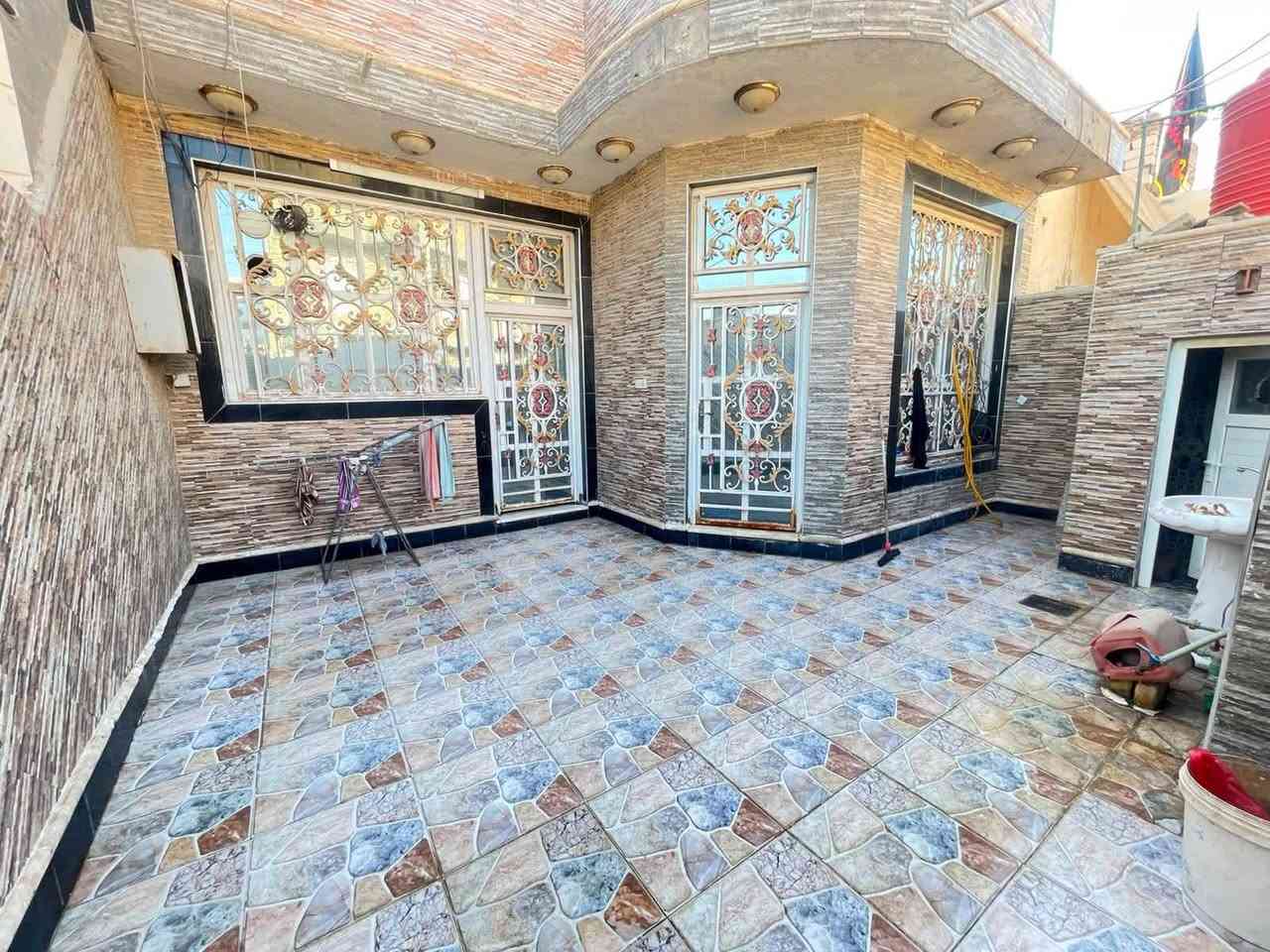 دار سكن للبيع
طابو صرف ديوانية
حي الوحدة 4
خلف الشارع العام السايدين 
قرب مدرسة زينب (ع) 
المساحة 150 M الواجهة 7.5 M
بناء حديث درجة اولى
طابقين الاول مسلح والثاني عگاده 
يحتوي على... 
غرف النوم عدد 2 / أستقبال / صالة عدد 2 
مطبخ / مجمع صحي عدد 2 / گراج سيارة
الارضية مرمر درجة اولى 
                       مراجعة
مكتب مهدي العتابي للعقار ديوانية الجزائر مقابل فندق برج الامراء للاستفسار
*********** مهدي العتابي 
*********** حيدر الفتلاوي
***********
