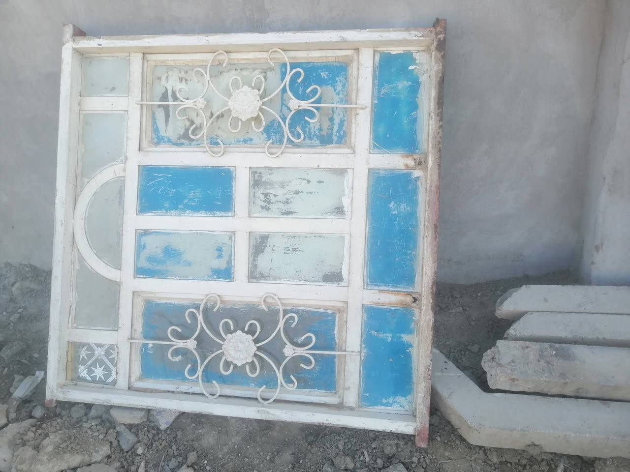 للبيع شباج عرض 1 و 33
ارتفاع 1و37
***********
السعر 35 وبيه مجال
