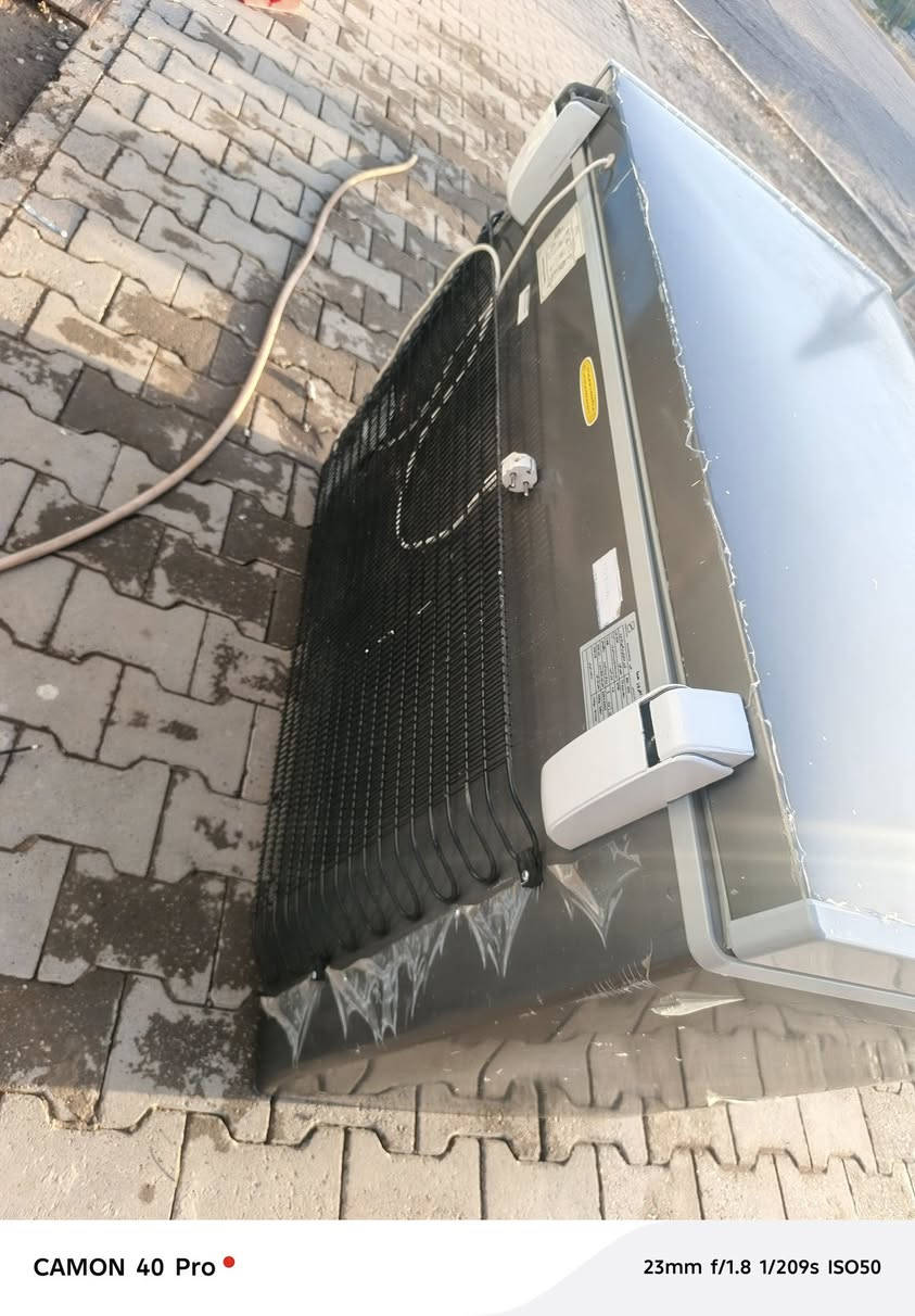 مجمده حجم وصط جديده ستعمال شهر واحد تخبل والله ثلج طابقين وع فحص بعدها بل جيس مكلف بل نشر شرط شغل ول فحص السعر 360 وبيها مجال للطيبين *********** مكاني مجمع الدور
