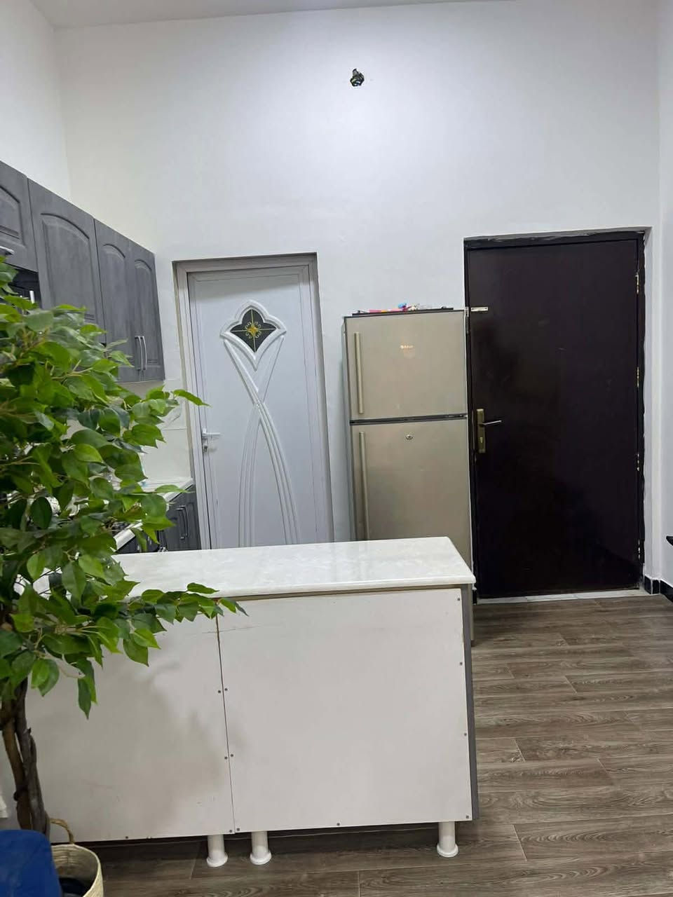 بيت طابقين للبيع في الحكيمية  البيت حديث ونظيف جداً
.
جنس العقار / طابو ملك صرف باسم شخص واحد 
مساحة البيت 327  متر 

مواصفات البيت / يحتوي خمس غرف منام بالإضافة الى صاله ، استقبال ، مطبخ ، صحيات ، كراج
.
السعر ٧٥٠ مليون 
.
للمعلومات اكثر 

الاتصال على الرقم الموضح ***********
او زيارة موقعنا 
البصره _ شارع عام حي الزهراء _ قرب مستشفى النفط 
الذهبي للاستثمار العقاري
مجاز قانونياً
