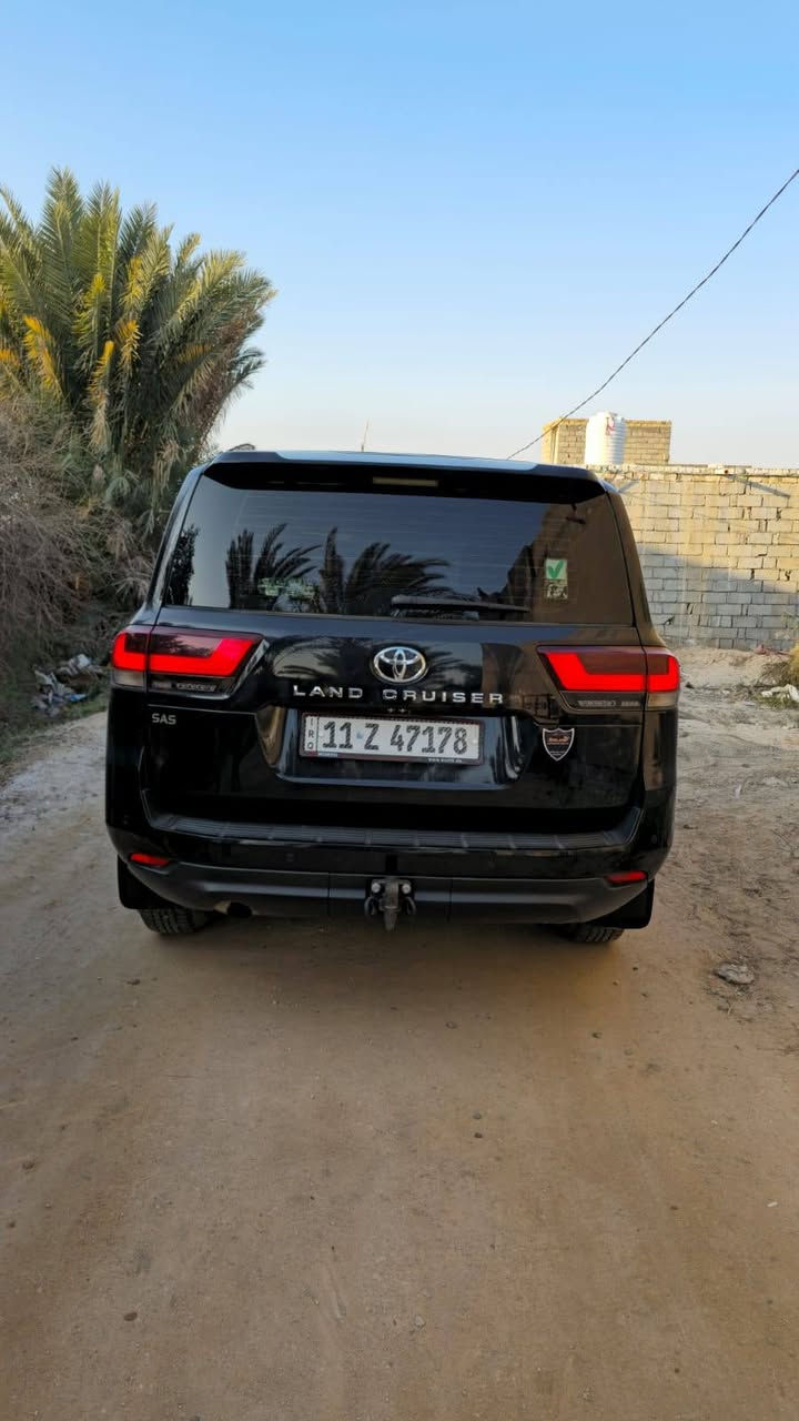 سلام عليكم لاندكروز موديل 2022 فول عد الفتحه ماشيه 200 الف مكفول كفاله عامه الون اسود رقم بغداد الجديد السعر 5،80
***********
