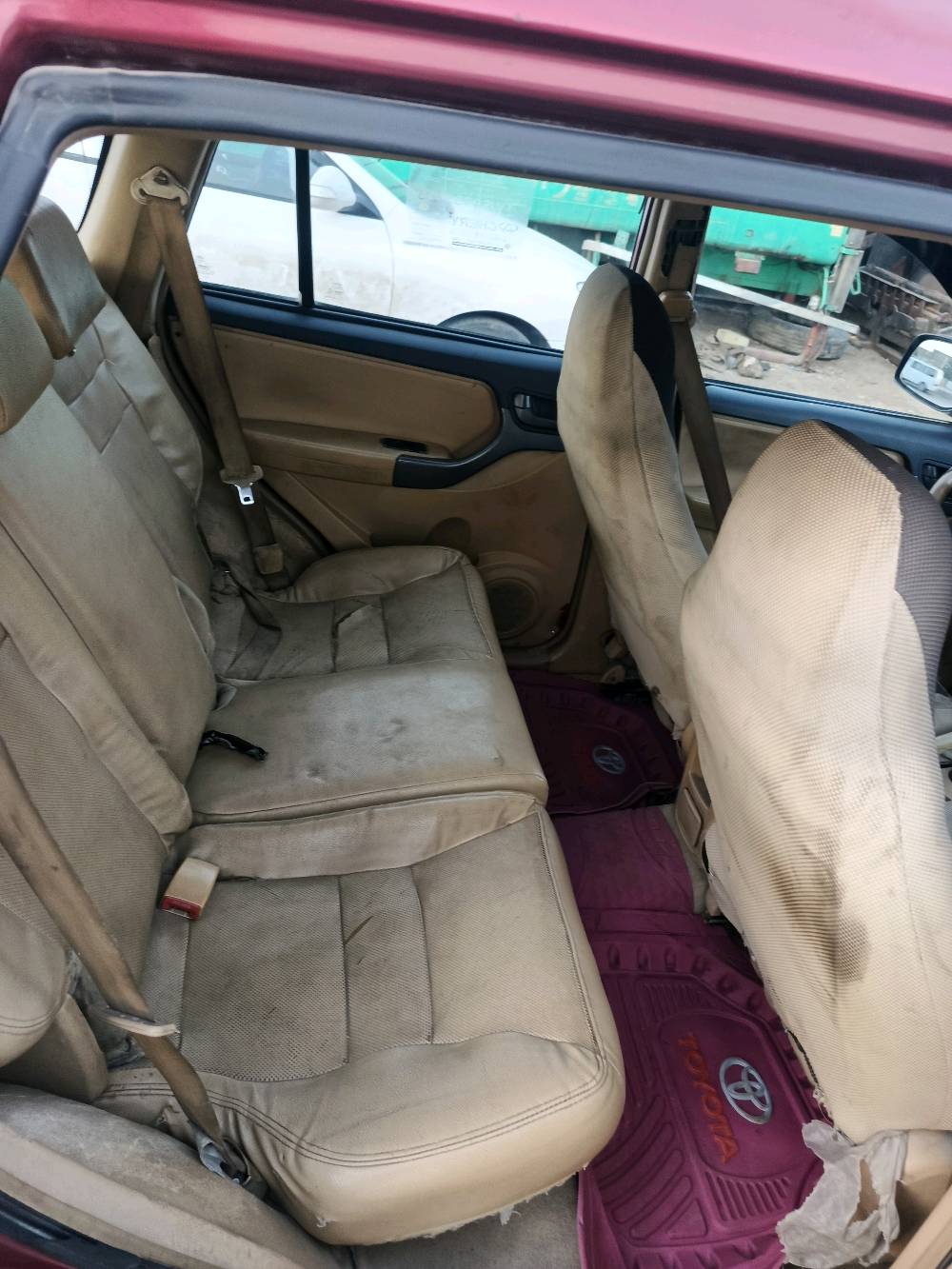 سيارة تيكو موديل 2013 بحالة جيدة متوفرة للبيع. محرك وكير كورلا جديد، تم تبديله. تمت صيانة السيارة حديثاً وتشمل تخم تاير. السيارة متوفرة في بغداد، المعامل السياحي. للاستفسار يرجى التواصل على الرقم: ***********. السعر: 55 مجال