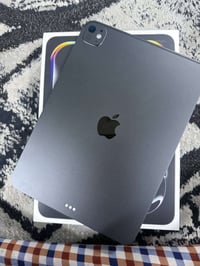 آيباد برو M5 • ٢٥٦ • الموصل جانب الايسر