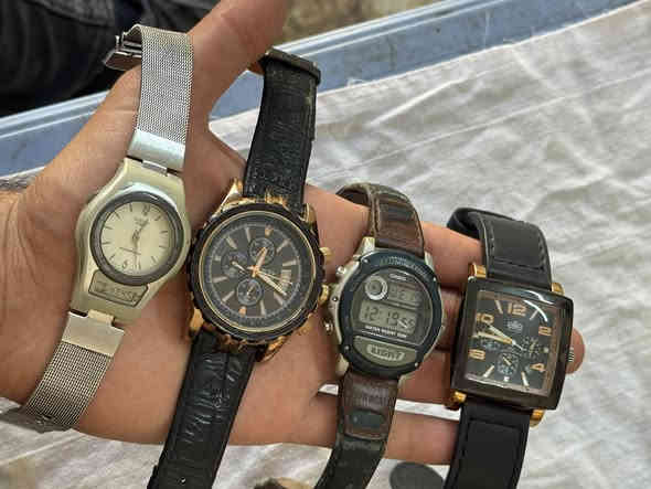 مجموعة ساعات للبيع شلع العدد 27 قطعة 
سعر القطعة 28 الف
ياباني سويسري
اتوماتيك 
نصب
بطارية 
يوجد توصيل جميع المحافظات 
***********
