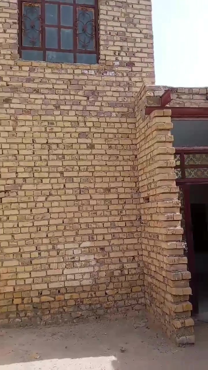 السلام عليكم بيت جديد ١٤٠ متر زراعي  حي المعراج الحمزه الشرقي  قرب جامع على الهادي شارع حي سالم الفزاع اليحب يتواصل وياي بيت جديد من كلشي رقم الهاتف *********** _***********
