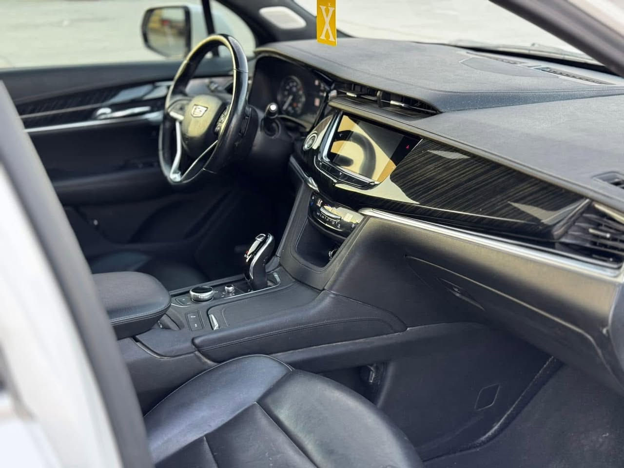 كاديلاك XT6 2022 Premium luxury 
للبيع او مراوس 

( اعلى فئه ) 6 سلندر فول مواصفات 
وارد امريكي حادث تبديل باب وجاملغ وصبغ جزء من البنيد
فول رادارات تفاعلي  امامي وخلفي وجانبي 
شاشه لمس اوتو كار بلي ( وايرلس )  
شاشه لمس + ماوس
ستيرن كهرباء + تدفئه
خروج عن المسار
ربط المركبه بنظام wfi تحكم عن بعد
حساسات امامي وخلفي 
سستم صوت (  بوس ) 
شاحن وايرلس
3 قطع تبريد مناخ منفصل 
مقعد السائق خزن ميموري
تدفئه وتبريد بالمقاعد الاماميه 
تدفئه بالمقاعد الخلفيه
المقاعد الخلفيه منفصل vip
ومقاعد الصف الثالث كهرباء فتح واغلاق 
لايت 3 عدسات ترحيب
ترحيب شعار كاديلاك عند اللاقتراب
يدات ابواب نيكل + اناره 
صندوق كهرباء ( فتح واغلاق بالحركه )

العنوان بغداد السيدية
للاستفسار اتصال فقط
 ***********
