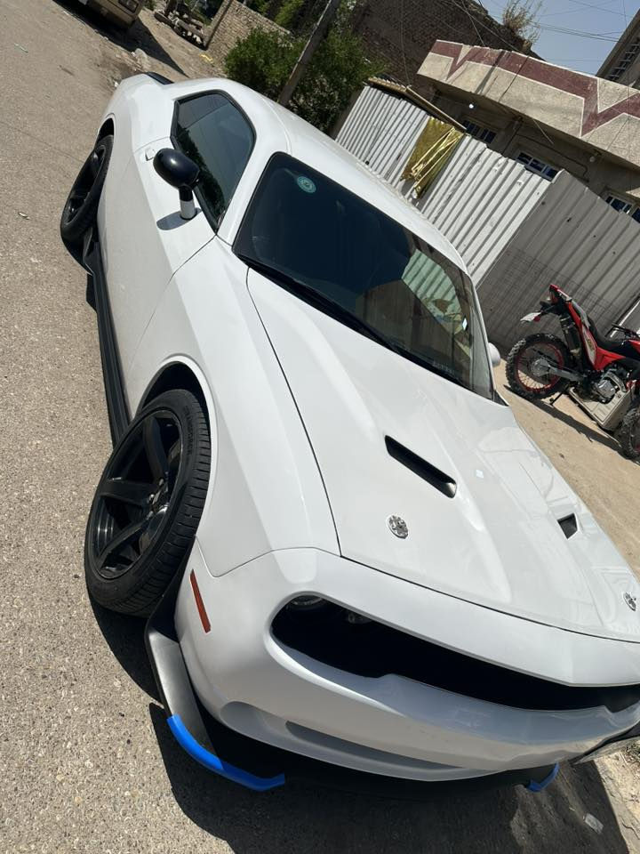 【 Dodge Challenger SXT 】

الموديل : [ 2019 ]

المحرك : [ V6 / 3.6 ]  

الگير : [ أوتوماتيك ]  

الممشى : [ 50 الف ميل ]

اللون : [ أبـيـض  ] 🎈

الحالة : [ حادثها جاملغات خلفيه وجنطه وهنا نصبغت حزام اثر شخوط  ]

[ الـــــمـــواصــفـــــات ]

- بصمة تشغيل 

- كاميرا + كار بلي 

- مقعد كهرباء 

[ الاضـــــــافــــــاات ] 

✅دوسات طافي
✅ لحيه srt طافي 
✅دفيوزر طافي
✅شفقه طافي 
✅سبايدر ريد اي طافي
✅زعانف ازرق

✅حداديه جديده
✅تنظيف غرفة احتراق وفيت بم  وفلاتر كله جديد
✅ ويـل نجمـة  خسفه قويه تو سايز🌟
✅تخم تاير تو سايز امامي 275  -  خلفي 315

محرك  كامل وجاهز ادامة  جديدة🔧🔧

🟥السعر ::157 وبيها مجال للطيبين

رقم بغداد تحويل ثاني يوم  سياره كلش نضيفه وبعد احلى من الصور 

الموقع : [ / بغداد / المنصور  ] 📍

للتواصل واتس اب او اتصال 

: [  *********** ]
