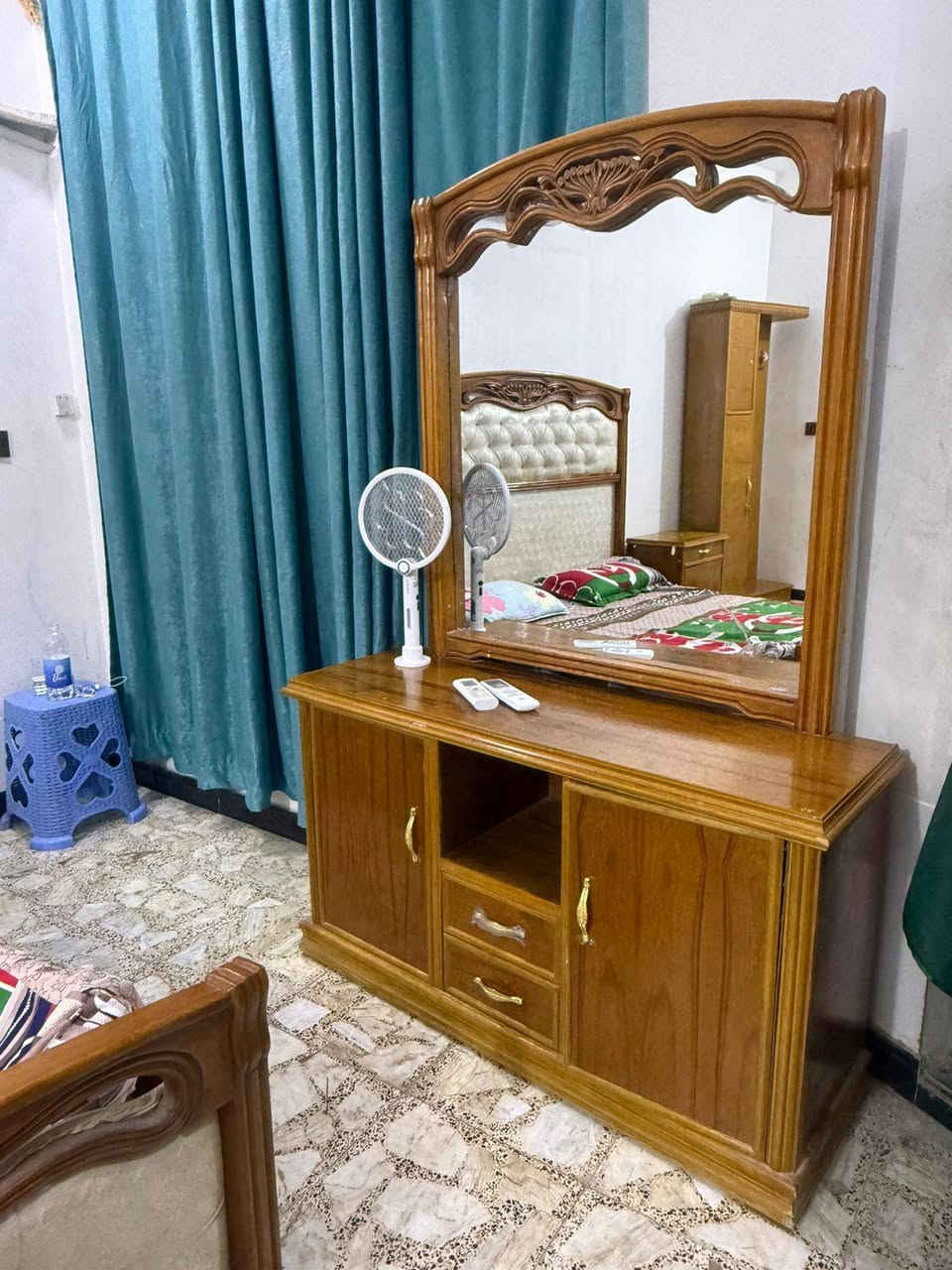 غرفه اخشاب كامله ثقيلة و نضيفه اريدها 450 الف وبيها مجال بسيط ل استفسار على الرقم +964 775 037 9266


**إذا كنت صاحب هذا الإعلان وتريد حذفه لأي سبب، رجاءا أرسل رسالة إلى الدعم الفني**