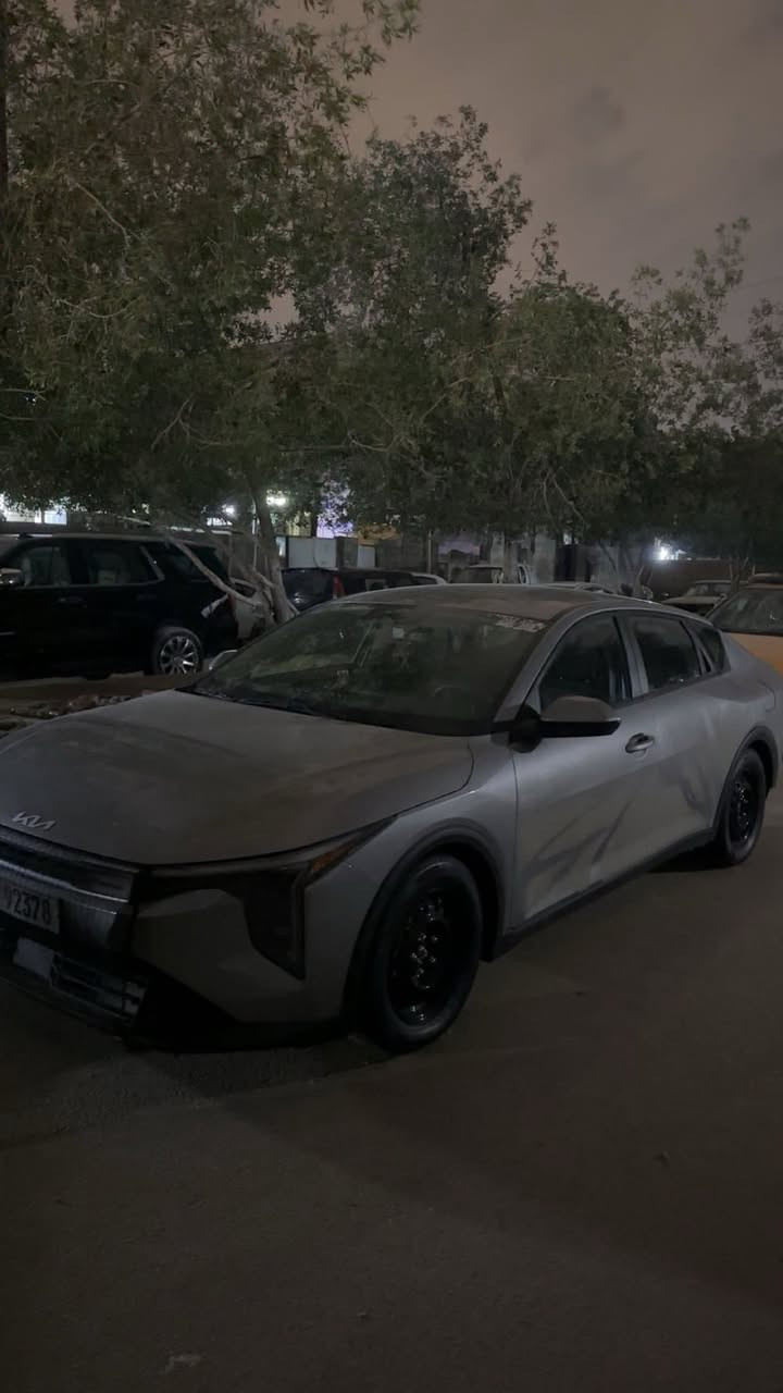 السلام عليكم اخوتي رمضان مبارك عليكم للبيع K4 2025 سياره جديدة بمعنى الكلمه وعلى ايد وحده حادث قبق جنطه مصلح ودعاميه راجعة بلاد جاملغ جهة السايق بس بارد بسيط باقي السياره كفاله السياره ليبل واحد تخم تاير دوشمه بجم مغلف ppf عوزه بس دفيوزر خلفي فقط ربع ماتصرف عليه مواصفات معروفه بصمه وتشغيل عن بعد اي استفسار *********** بغداد مرقم ابئسمي السعر 175 وبيه مجال بسيط 💙
