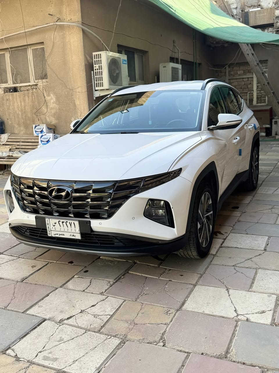 سلام عليكم
هونداي توسان 

خليجي 

موديل 2023

 الموصفات 

 سعة المحرك 2.0L 

 حساسات أمامية 

 حساسات خلفية

 لايت زينون + LED

 بك لايت LED 

كشنات كهرباء 2 

بصمه عدد 2 

 مفتاح التشغيل بصمة

 تشغيل عن بعد  

 حركة المقاعد الأمامية كهربائي

 مثبت السرعة 

 أوضاع القيادة 3انضمه

 حساسات ضغط اطارات 

 قطعتين تبريد

 هاند بريك بصمة 

 اشارة في المرايا الجانبية

 أوتو هولد - Auto Hold

 نظام مانع الانزلاق

 نظام نزول المنحدرات

ماشيه56الف 

‏ Bluetooth - USB - Type C

 شاحن هاتف

 بردات أبواب خلفية

بعد بيها هواي موصفات 

مكاني بغداد 

الرقم ***********
