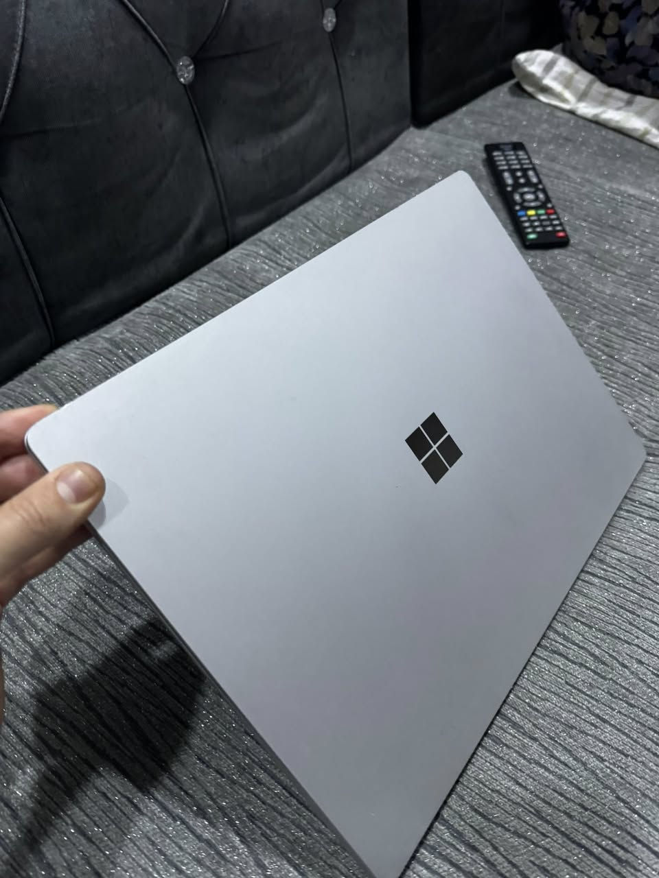 Surface laptop 3 15 
بيع فقط 
Surface Laptop 3 
لمس 2k 
Core i7 1065  الجيل العاشر 
 رام 16GB DDR 4.
• **الهارد**: 256GB  قابل للزياده  SSD (سريع جداً).

• **كرت الشاشة**:  8GB Intel Iris Plus.
• **البطارية**: تدوم لفترة طويلة 6-8 ساعات .
• **المميزات**: تصميم أنيق، خفيف الوزن، وكيبورد مريح
مصنوع من  معدن ألومنيوم و جلد الكانترا الإيطالي .
بيع فقط 
السعر ٦٥٠  الف


**إذا كنت صاحب هذا الإعلان وتريد حذفه لأي سبب، رجاءا أرسل رسالة إلى الدعم الفني**
