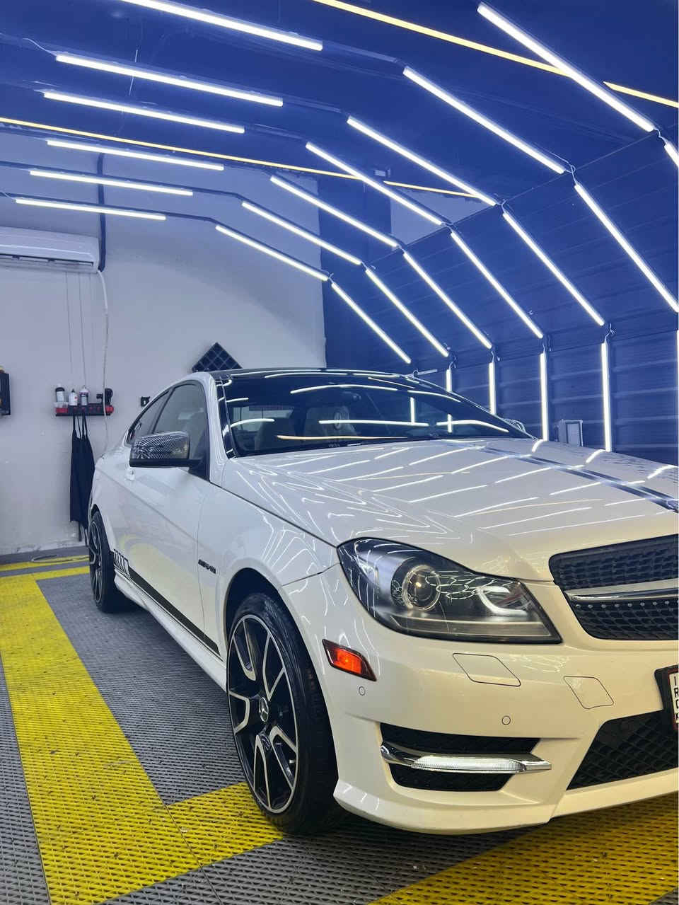 السلام عليكم مارسيدس C350 موديل 2012 وارد كندي داخلة كلين حادثها بالعراق جاملغ السايق ربعه وربع البنيد محرك 6 سلند Cgi اصل AMG ماشية 187  بانوراما كشنات تدفئة وخزن ميموري تبريد قطعتين شاشة وكاميرا بلاد حساسات امامي خلفي شفتات ستيرن
للتواصل على الرقم فقط
السعر خاص 
0770 884 7823 بغداد, العراق
