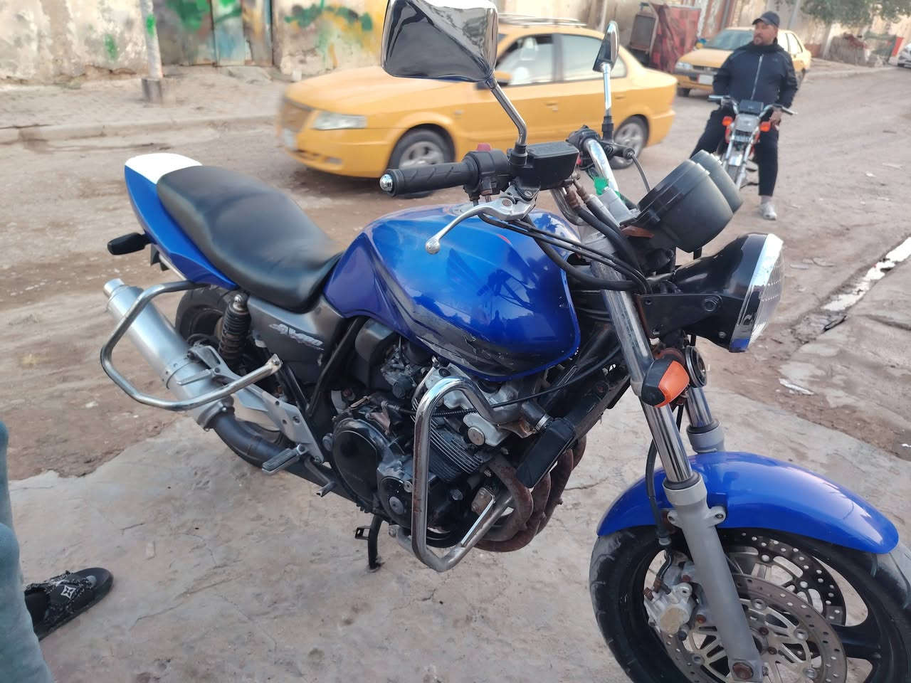 دراجه سيبي فور محرك 400 كفاله عامه  جيل الثاني   أوراق اصولي كامله السعر 13 وبيه مجال قليل للشراي العنوان العماره سيد عاشور  *********** اني مكلف بل نشر
