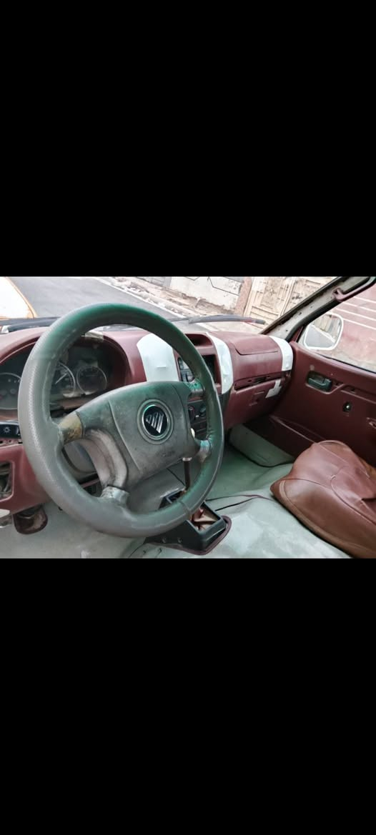 السلام عليكم فتون مديل 14.. موصليه ..موصليه.. للبيع او للمراوس مكينه وكير خير من الله ضربتها بلطويله ابيع كوم حديد مكاني بغداد الكماليه ***********
