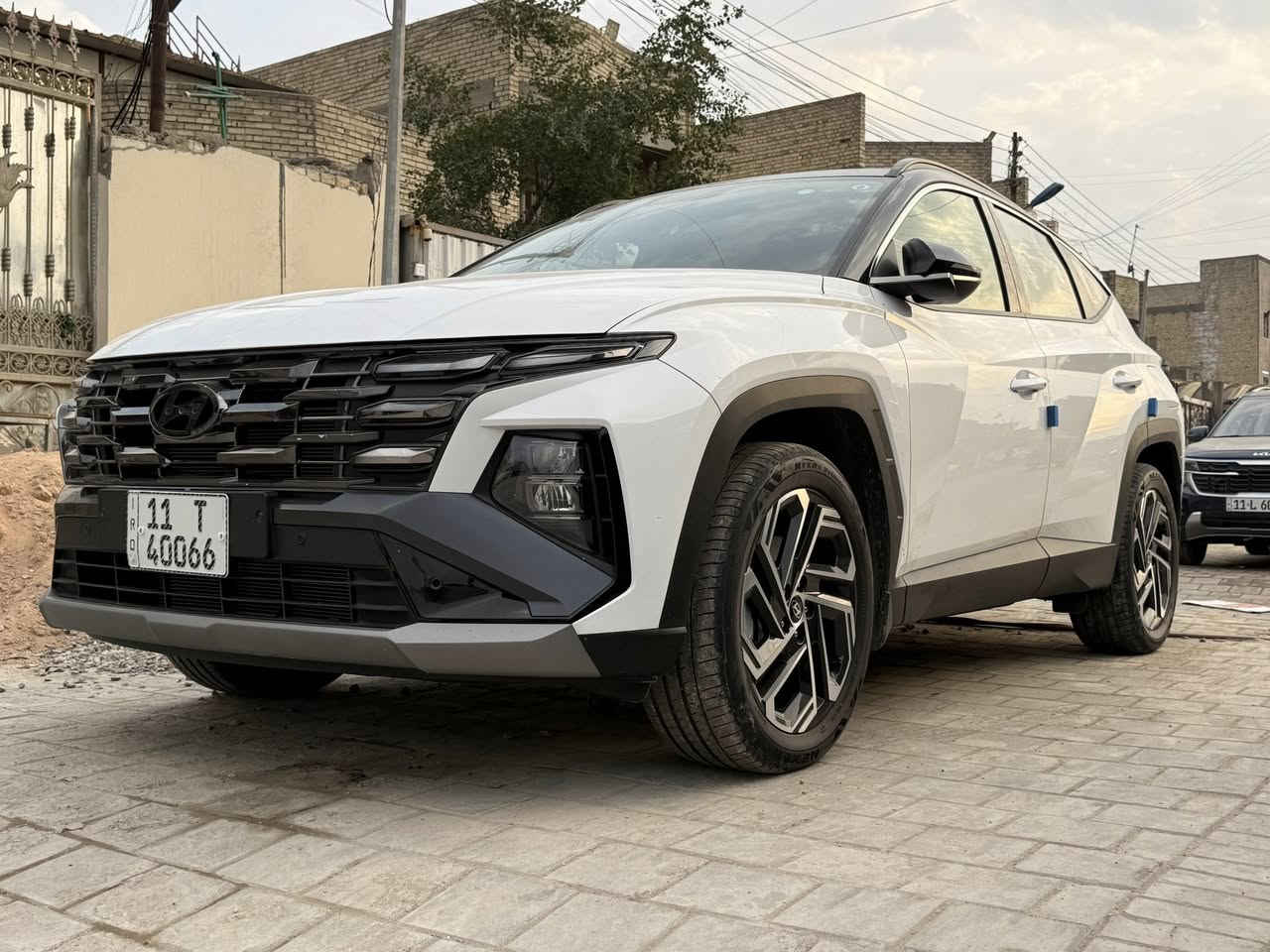 السلام عليكم للبيع 
هيونداي توكسان  2025توكلر 
رقم بغداد الجديد تحويل مباشر
سياره خاضعة لضمان الشركة الاولى 
مكفوله كفاله عامه من الدعاميه للدعاميه  كفاله 🔥

ماشية7000كيلومتر فقط يعني زيرو 

مواصفات توكلر لونين بسمي رقم مميز 

خليجي✅ موديل 2025✅
كشنات تبريد 
سعة المحرك 2.0L
مرتبط بناقل حركة أوت إف و 6 نمر
حساسات أمامي
حساسات خلفية
لايت زينون + LED
كشافات 
بك لايت LED
حجم الاطار 235/50R19
ويل كب 
4 دسك
اريل نفكيتر 
مفتاح التشغيل بصمة
تشغيل عن بعد 
فتح الصندوق كهرباء 
دشبول شاشة 
شاشة Apple Car play
كاميرا دوارة 
حركة المقاعد الأمامية كهرباء 
مثبت السرعة Cruise
المودات والأوامر الصوتية
أوضاع القيادة  Drive Mode
فحص أنظمة السيارة 
حساسات ضغط اطارات 
مقود جلد حياكة 
شفتات مقود
قطعتين تبريد
هاند بريك كهرباء 
ا ABS 
ا Auto Hold   أوتو هولد
ا ISOFIX   مثبت مقعد الطفل
نظام مانع الانزلاق
نظام نزول المنحدرات 
اشارة في المرايا الجانبية
مخرج منفذ الطاقة
ا  Bluetooth 
شاحن هاتف Wireless 
تطعيم الدواخل ألمنيوم 
مكاني بغداد حي اور 
 
☎️ ‭ ‭0775 551 4435‬
