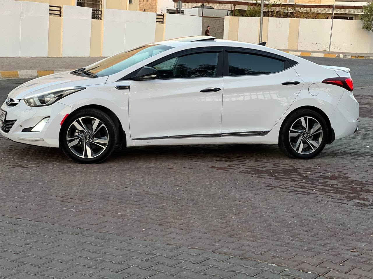 السلام عليكم 
هونداي الانترا خليجي فئه GLX سبورت ✅️
سيارة مال بيت للجنايه 
(شاشة / كاميرا خلفية / حساسات / فتحة سقف / تبريد قطعتين . هيترات / شاشات خلفية .✅️

موديل 2014 شكل ال15 ابيض ثلجي ✅️
رقم سليمانية جديد باسمي تحويل مباشر ✅️

محرك 1800 دوش المرغوب 
(السياره كلين بدون صبغ بدون تبديل كفاله من حادث) ✅️
 
داخل اسود بلادي 

كهربايات كلها شغال
صدر امامي شاده جديد 
صدر خلفي شاده  جديد
تايرات جديد صار شهر 
حساسات خلفيه
سنتر لك 
ويل شركه بلاد 
 بلاتوث
دوشمه جديده 
داخلها جديد 
السياره بعدها على وضع الشركه 
السياره فول نضافه   
ترايها صفرر وأحله من الصور 
(السعر 130) بيها مجال 
مكاني تكريت

*********** اتصال هاتف 
*********** واتساب
