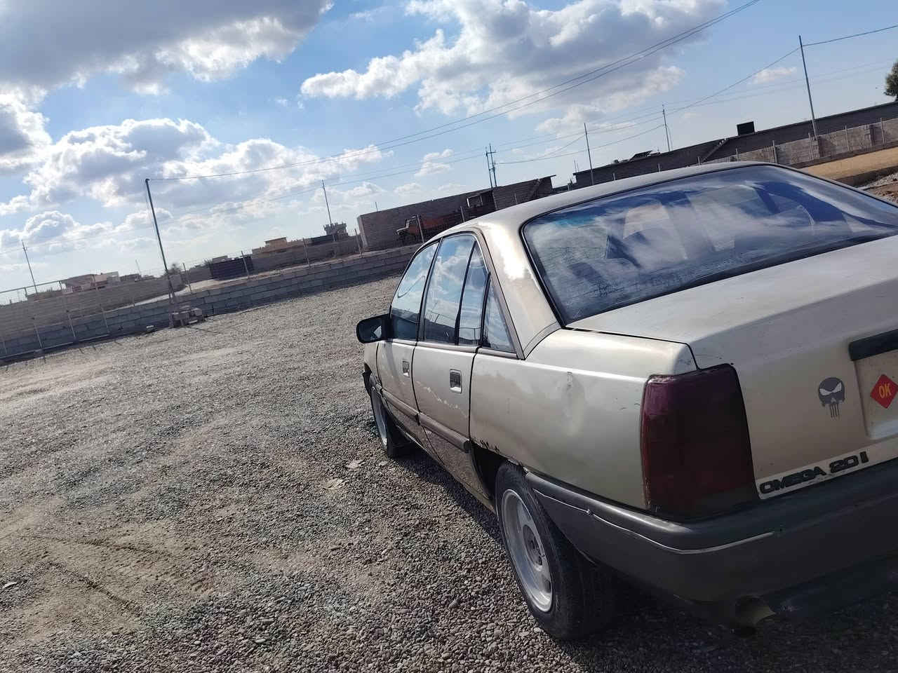 السلام عليكم يوجد اوبل اوميكا موديل 88 رقم الماني نينوئ  سنويه عضم عاج مجدده لل27 دفتر بانزين  صدر تايرات  اربع جدد  محرك جديد  كلج كير اكسل  شرط سلف داينمو كلو جديد عنبار كلج جد كهربائيات كويل جديد دسكات جدد   تدفئه  كهربائيات. دوشمه  السعر27 وبيه مجال اتصل علرقم الرقم ‏‪***********‬‏
