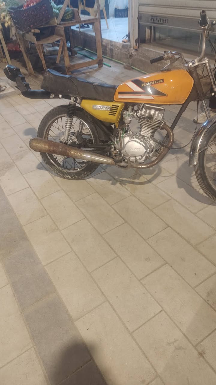 من رخصة الادمن نامه ايراني ادوات
نضيفه شرط الفحص قضاء المدينه بني منصور 
***********0.  السعر 400وبيها مجال
